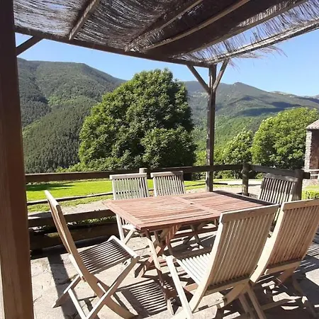 Country house El Serrat Turisme Rural Planoles